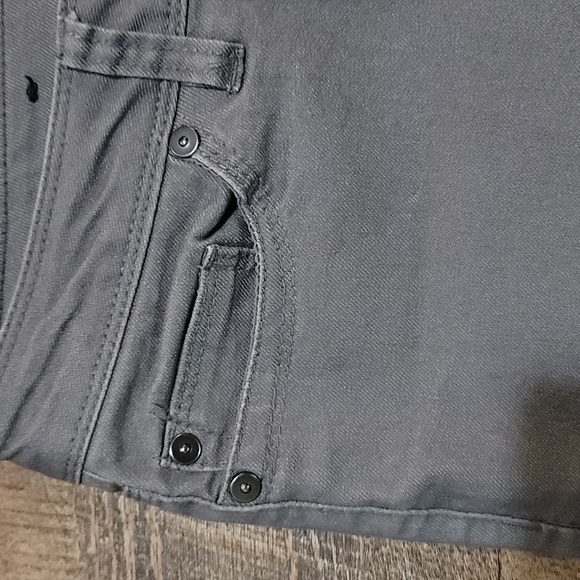 Gently Loved like new grey straight cut jeans by Nicole Miller original size 4 - Picture 5 of 8